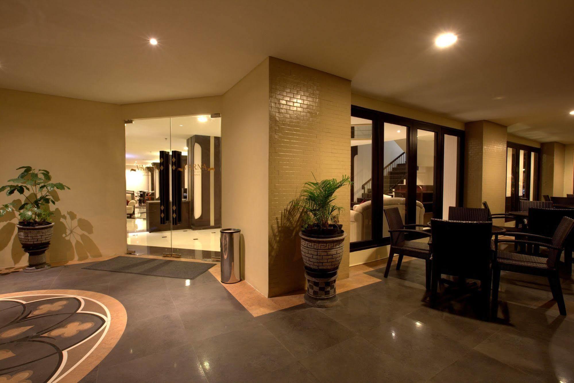Varna Culture Hotel Soerabaia Surabaya Exterior photo
